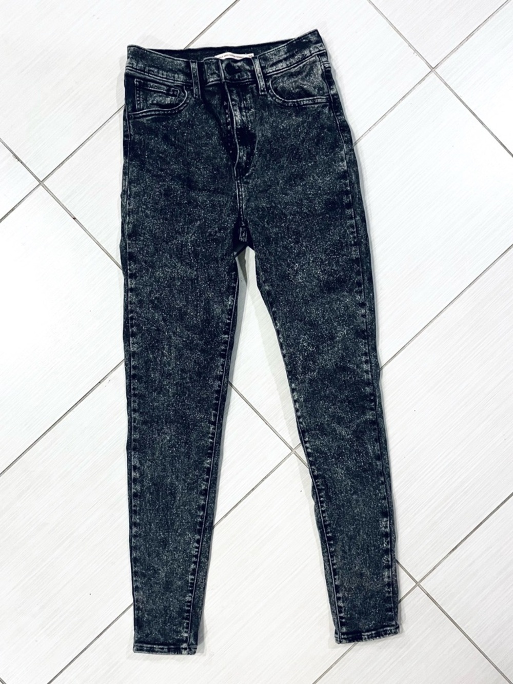 NWOT Levi's Women's Black Washed Mile High Super Skinny Jeans